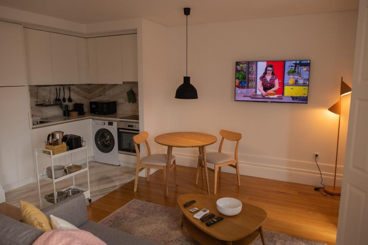 Spacious Studio W/ Balcony & Ac By Lovelystay بورتو المظهر الخارجي الصورة